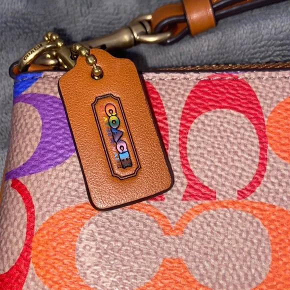 NWOT Coach Wristlet Brass/Tan Natural Multi Rainbow Signature Canvas/leather - Picture 4 of 13